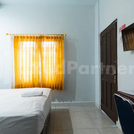 Teratai Guesthouse At Rs Adam Malik Medan Mitra Reddoorz Екстериор снимка