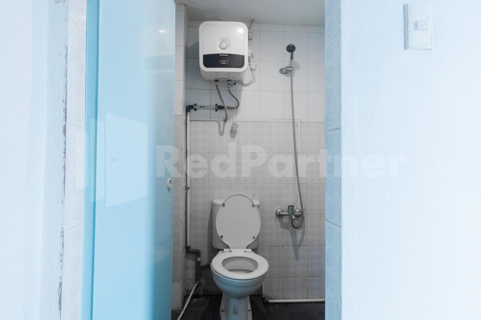 Teratai Guesthouse At Rs Adam Malik Medan Mitra Reddoorz Екстериор снимка