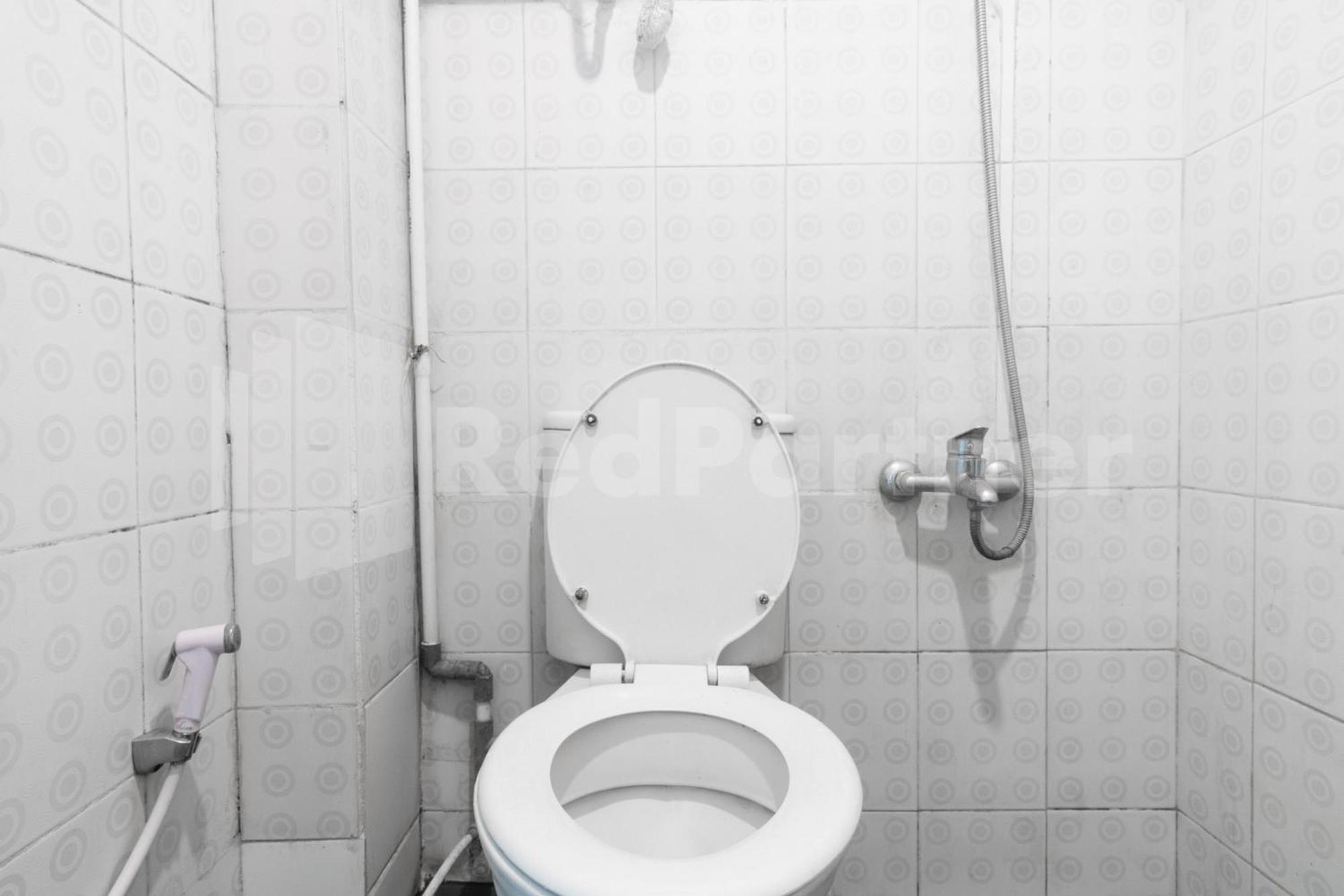 Teratai Guesthouse At Rs Adam Malik Medan Mitra Reddoorz Екстериор снимка